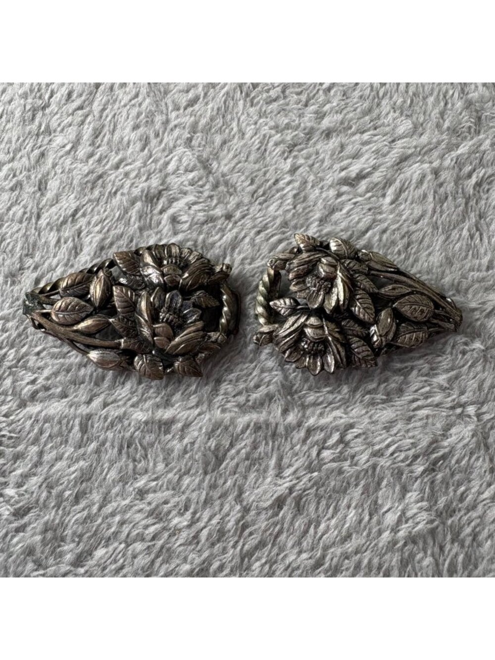 Antique Silver-Toned Floral Belt Buckle Set With Intricate Leaf & Flower Design